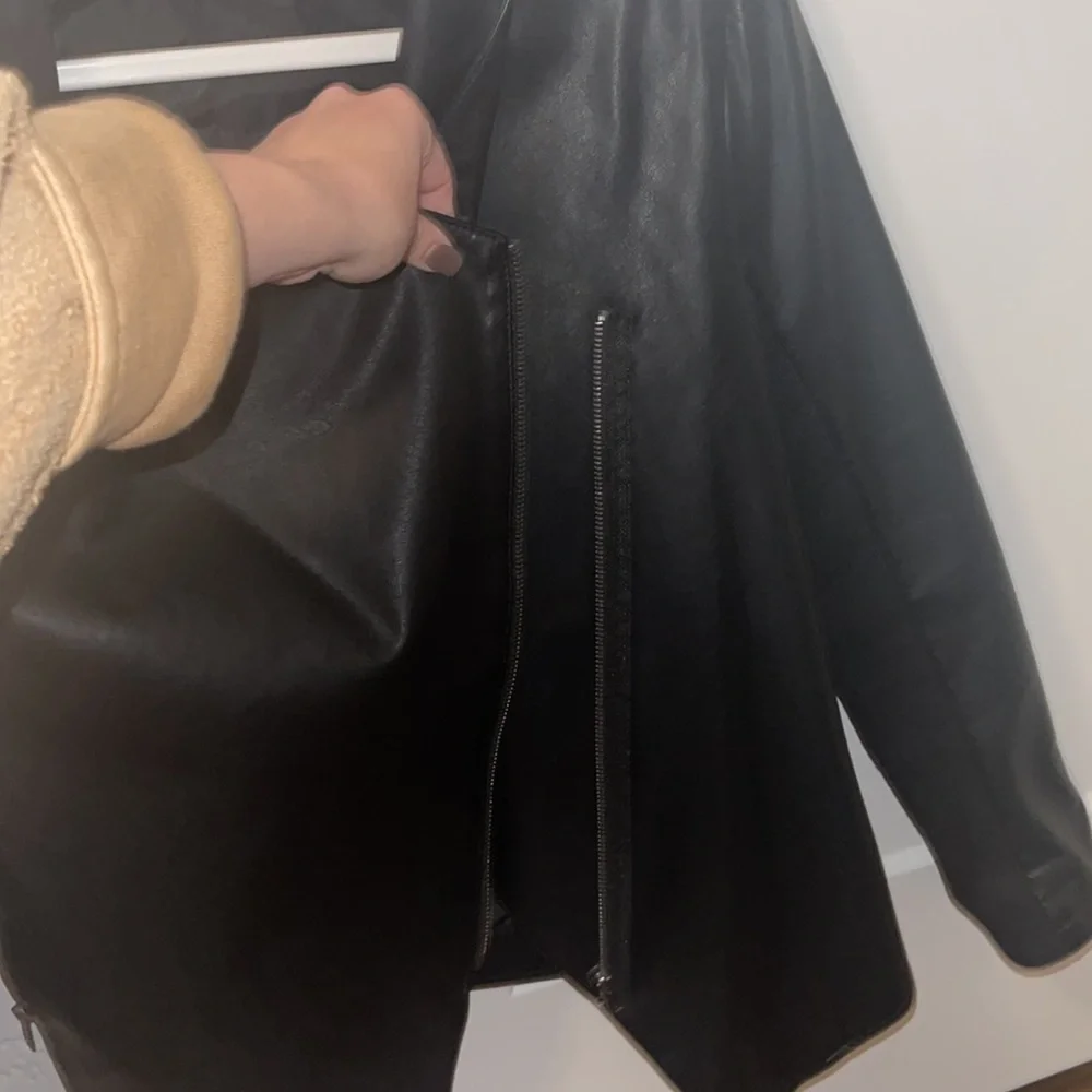 Leather Jacket - Picture 4 of 10